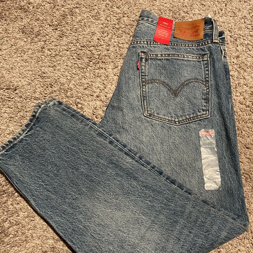 Levi’s Wedgie fit jeans